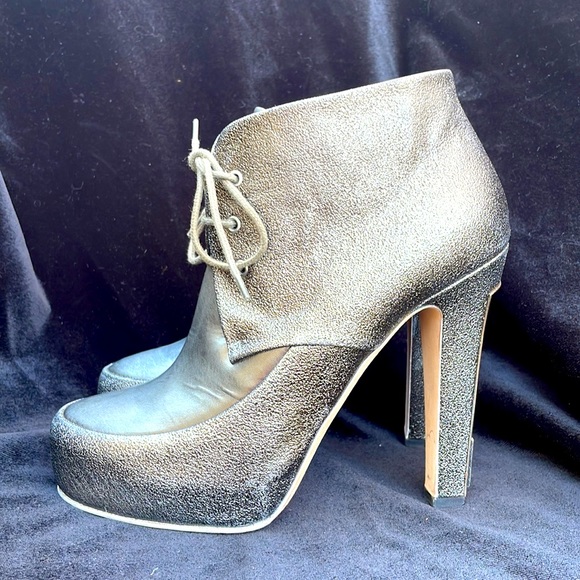 CHANEL SILVER METALLIC LEATHER  HIGH HEEL ANKLE BOOTIES ! - 9 - GORGEOUS !🔥💋 - Picture 5 of 15